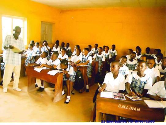 Schulkinder im Unterricht