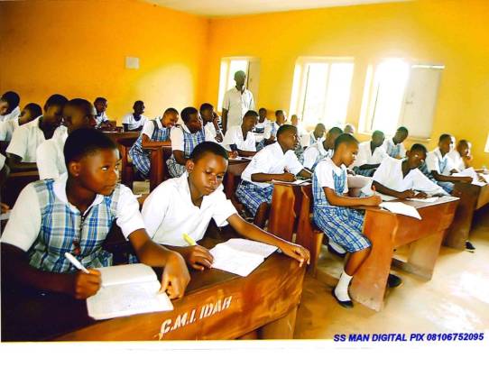 Schulkinder im Unterricht