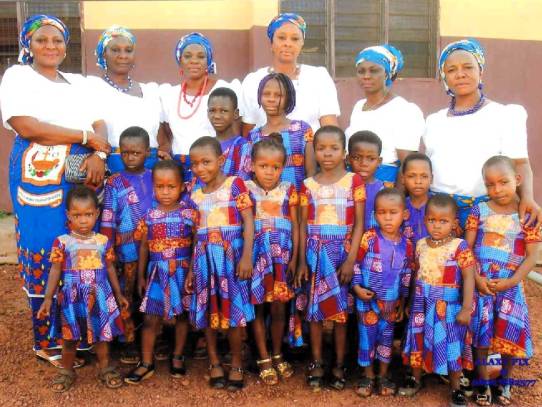 Gruppenbild, Waisenhaus