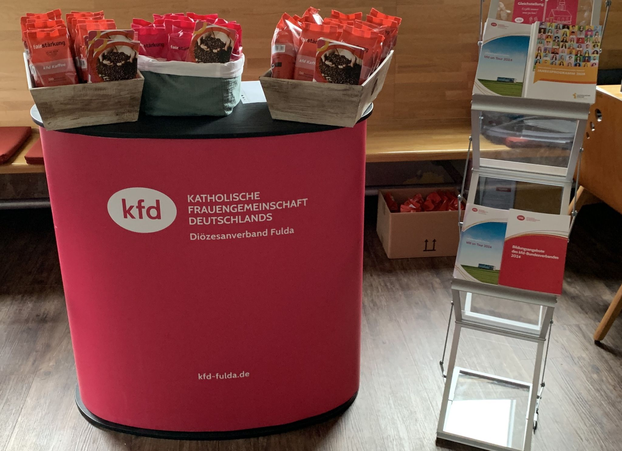 kfd-Stand mit Prospektständer
