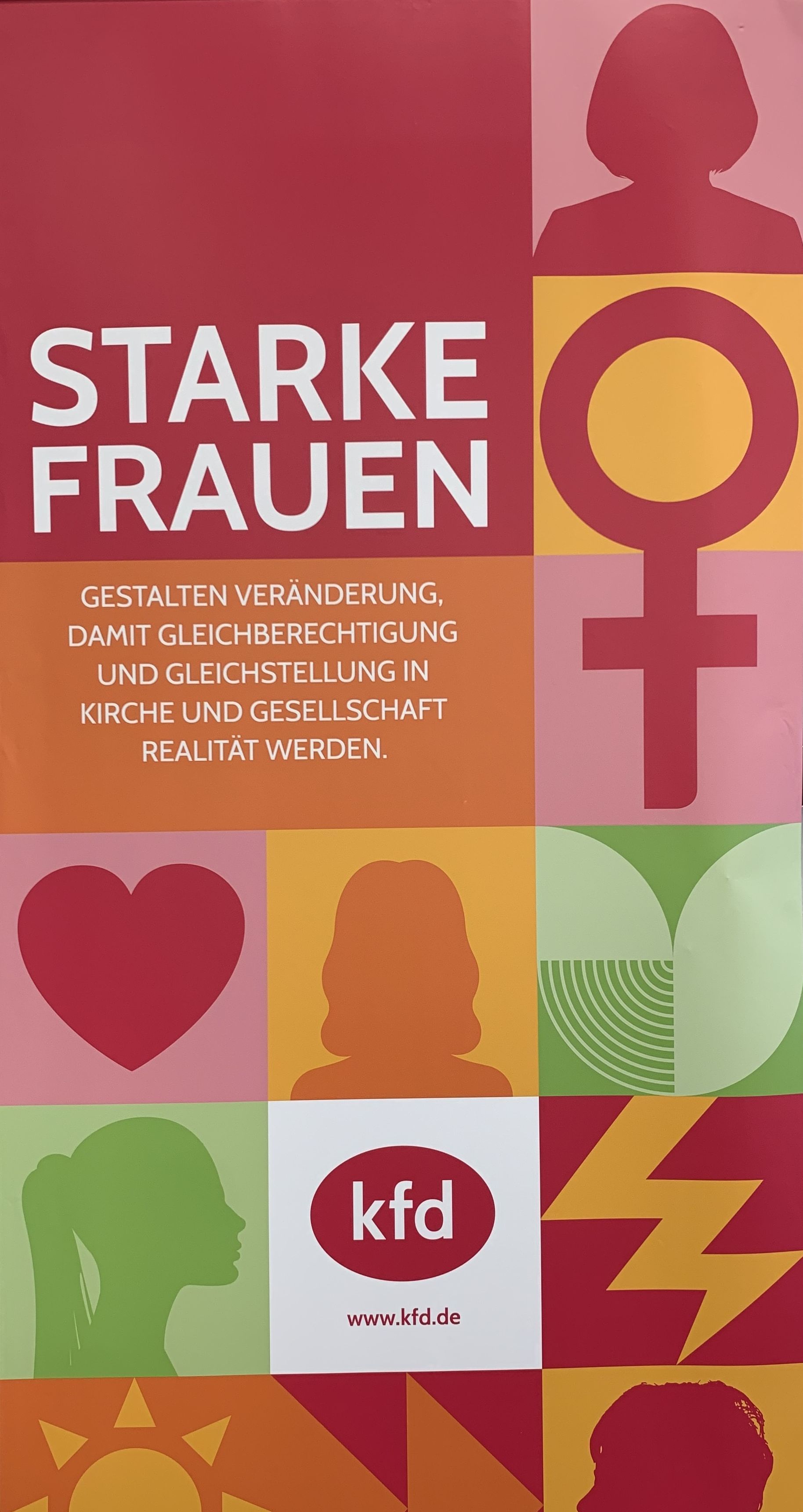 Plakat Starke Frauen gestalten Veränderung, mit diversen Symbolen 