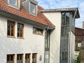 Haus mit Fenstern