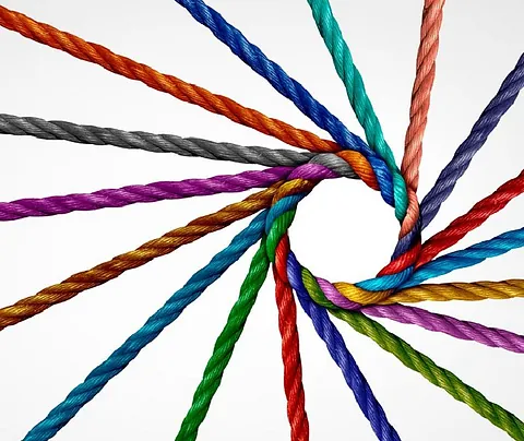 Viele Bunte Fäden im Kreis