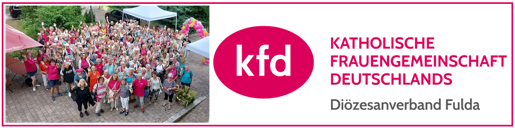 Viele Frauen winken nach oben in die Kamera