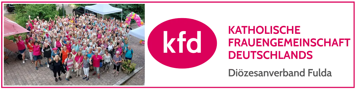 Viele Frauen winken nach oben in die Kamera